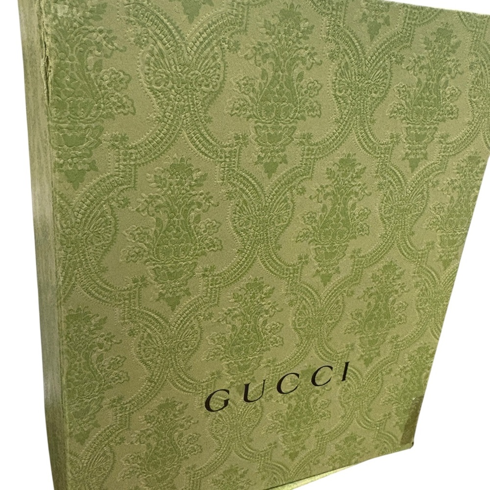Gucci Beige GG Supreme Shoulder Bag with Silver-Tone Hardware - Picture 5 of 7